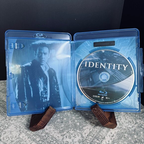 Identity (Blu-ray, 2003) - Picture 3 of 3